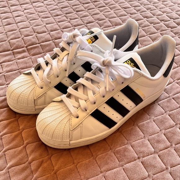 Adidas Superstars White with black stripes Mens sz8/ Women’s Sz 9 - Picture 2 of 8